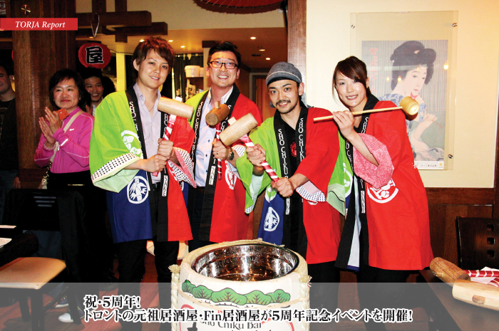 小澤カナダ・小澤彰太郎さんとともに、マネージャー田中さん、ヘッドシェフ大谷さん、オーナー増田さんが鏡開きでお祝い