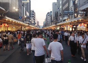 祇園祭は凄い人でした。