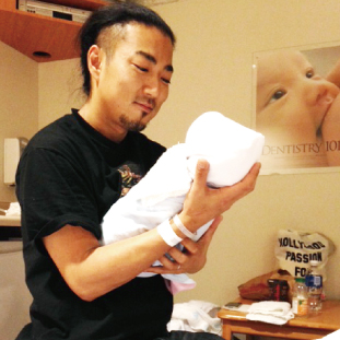2730gと少し小柄な誕生でしたが産まれた直後って本当に小さいんですね。