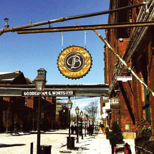 レトロな雰囲気の中で、 こだわりのコーヒーが味わえる