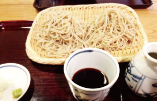 ラーメンも良いけど、蕎麦も好きです。浅草吾妻橋のやぶ蕎麦で。