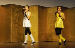 仲良く息ぴったりのピンクレディー「UFO」