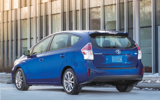 2015-prius-v-technology-package-01