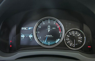 LFAをモデルにデザインされたRC F専用メーター