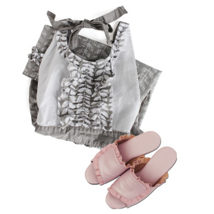 教室でのエプロン、スリッパは必需品。お気に入りはやっぱり日本製