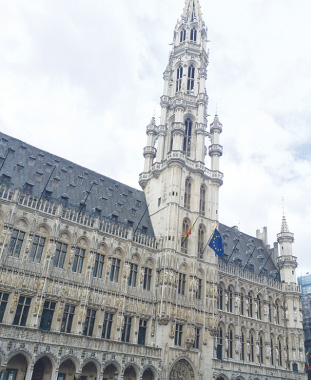 グラン・プラスの市庁舎