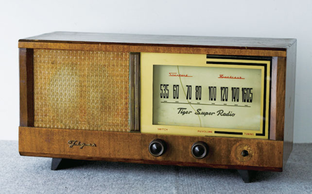 20世紀初頭に人々の生活を変えた「ラジオ」
