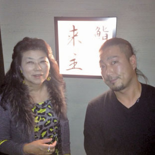 2年位前ですが、西麻布の鮨 来主(くるす) にて母とデート。カウンター6席のみの店で一時帰国の際に行くことも。