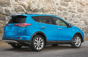 より力強くスタイリッシュになった外観