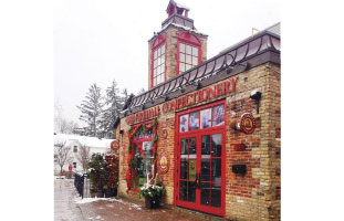 古い消防署を改装したお菓子屋さん