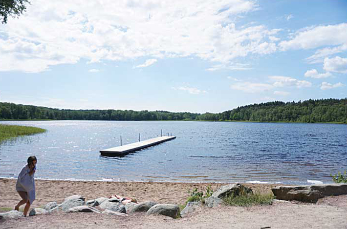 吸い込まれそうなほど美しいスウェーデンの森と湖