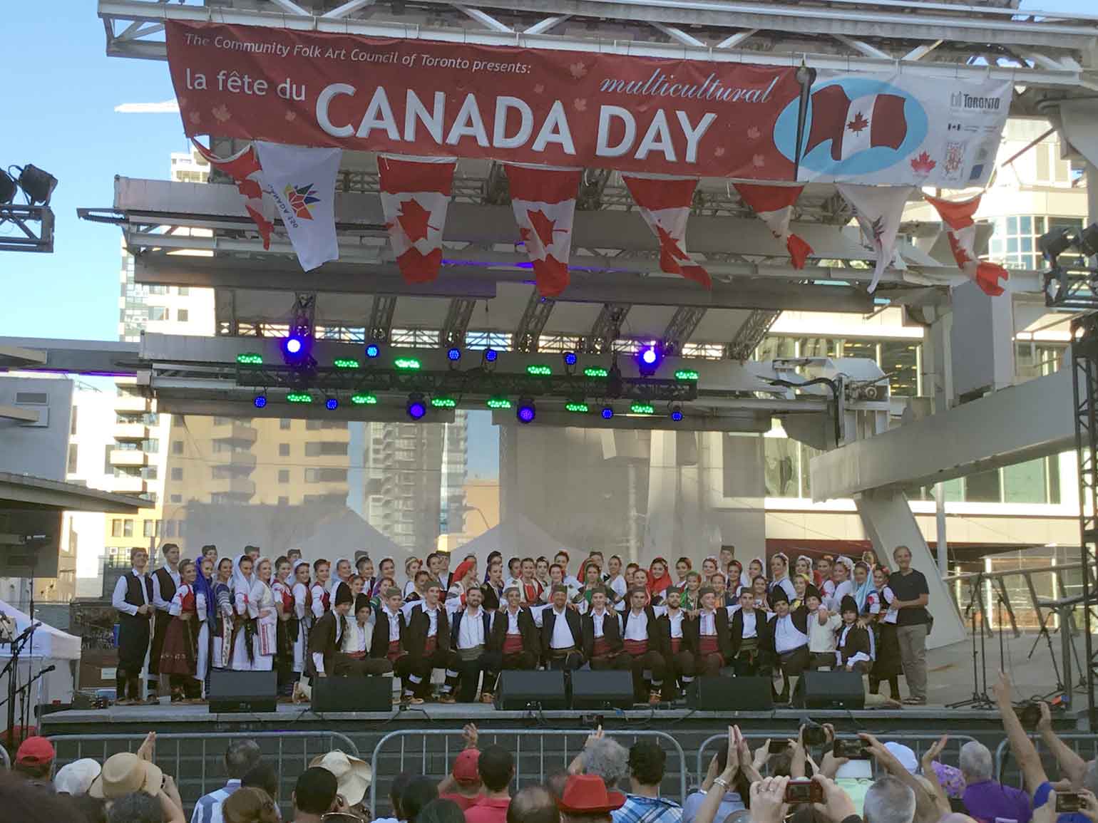 カナダの誕生日をシルビアの踊りで祝う。