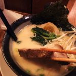 分厚いチャーシュー、濃厚なスープ、麺は細め。おいしすぎます。