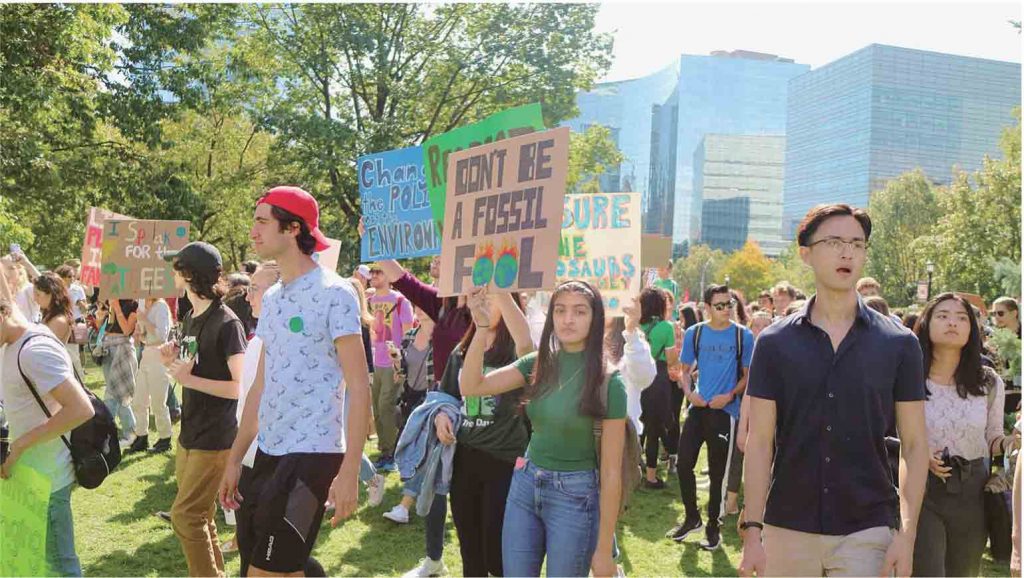 トロントでも気候危機の訴えに触発された世界中の若者らが一斉にデモ（グローバル気候マーチ）を行った。