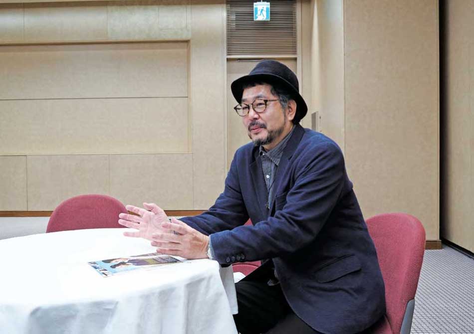 塩田監督インタビュー中の様子