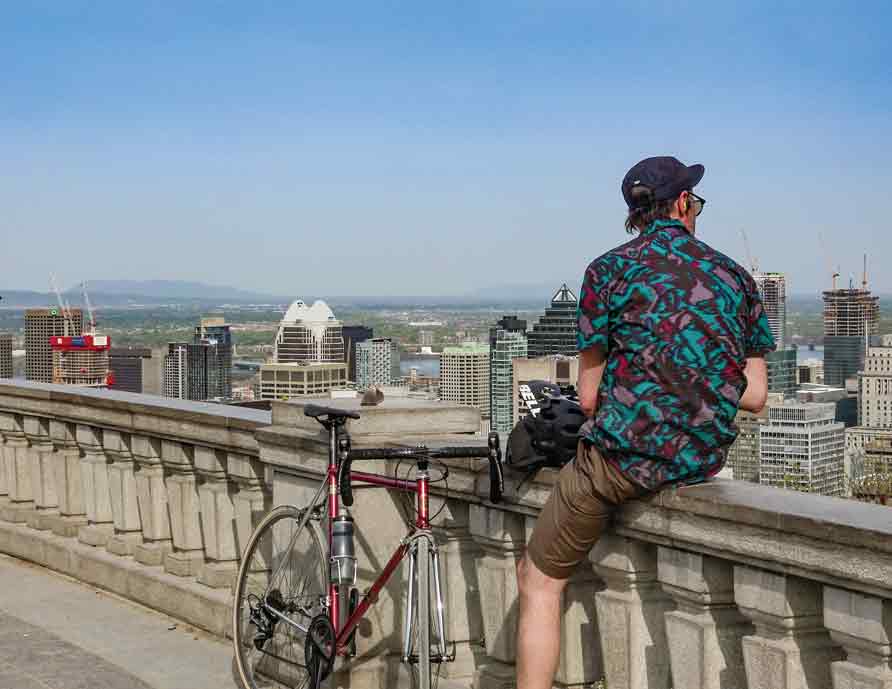 公園内のシャレーからモントリオールを一望する。数カ所ある展望台でここが一番広い。
