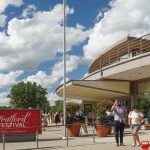 フェステイバル・シアターの正面入り口