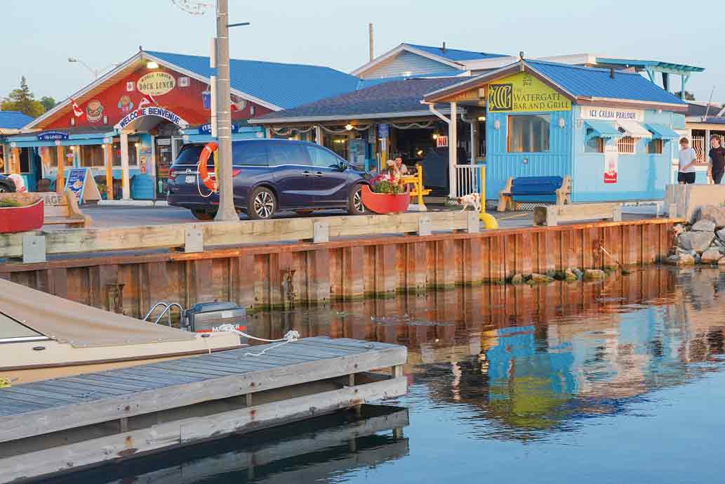 ボート族が集まる水際レストラン「ドック・ランチ」