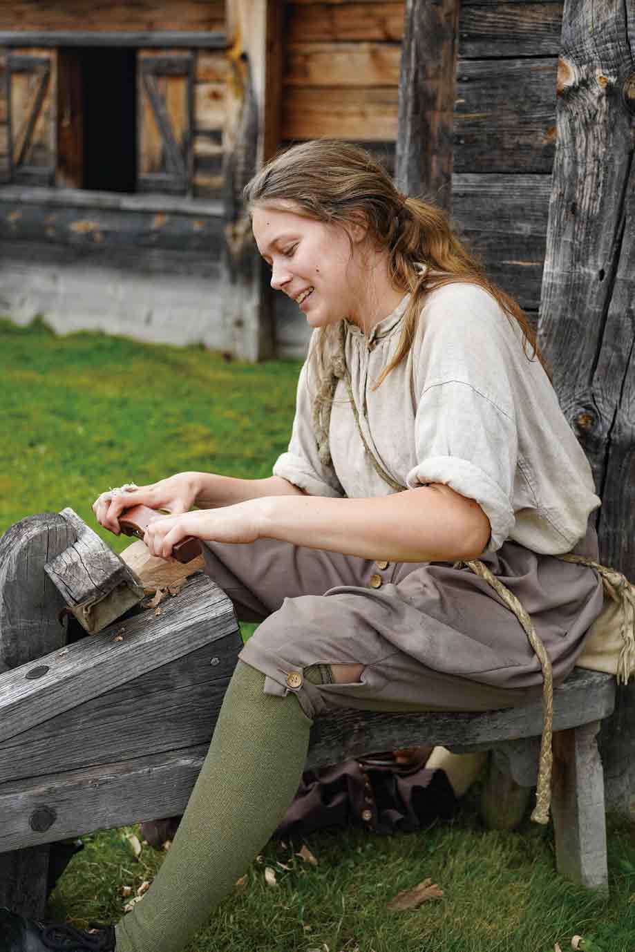 17世紀の要塞でサマージョブに勤しむ女学生