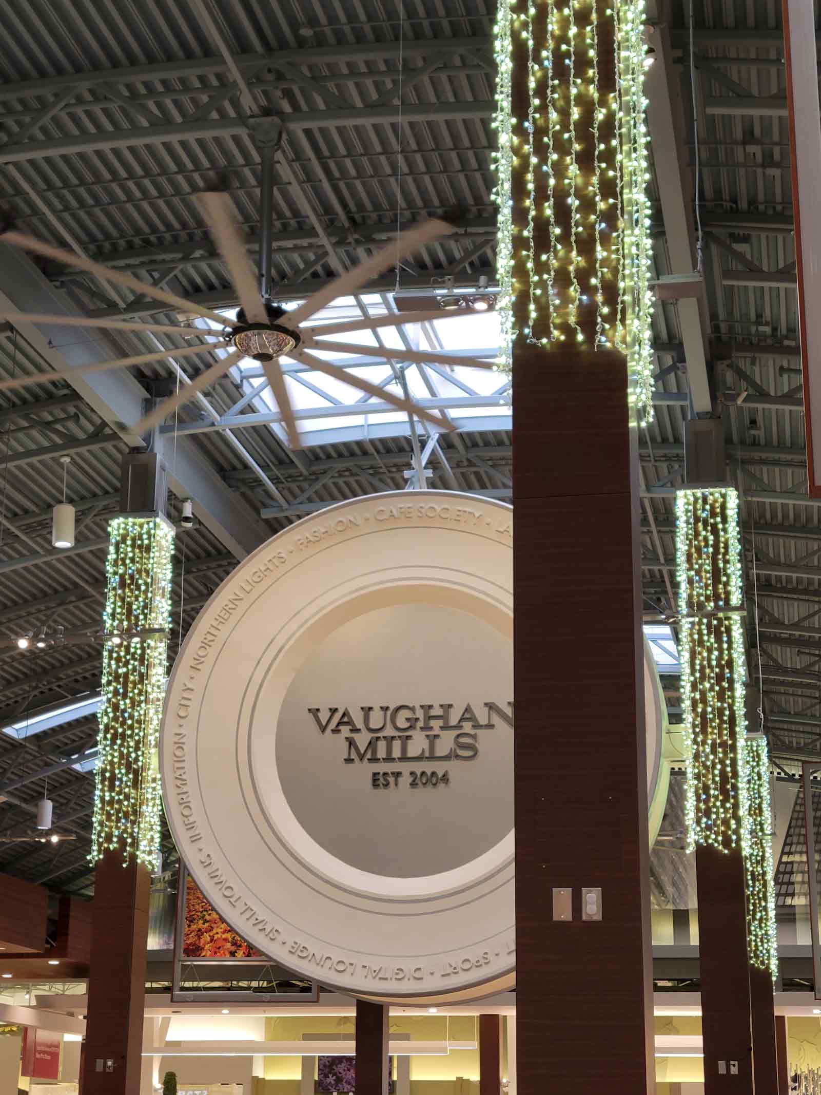 ショッピングセンター内にあるフードコート